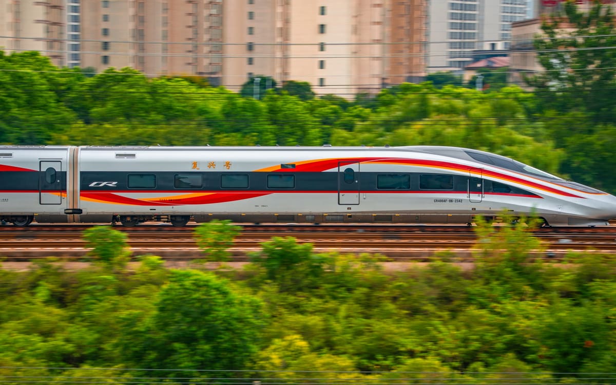 A Fuxing high-speed train travelling on the Beijing–Shanghai high-speed railway near Bengbu